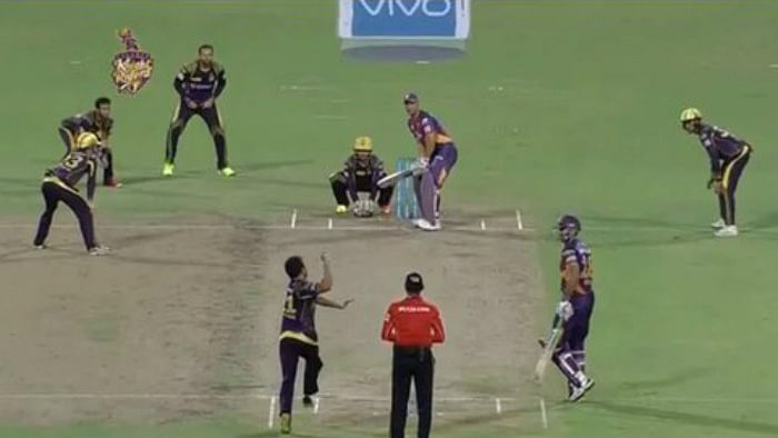 KKR fielding to Dhoni