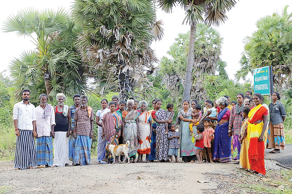 கடைக்கோடி கிராமம்: குழிதோண்டி ஊத்துத்தண்ணியைத்தான் குடிக்குறோம்!