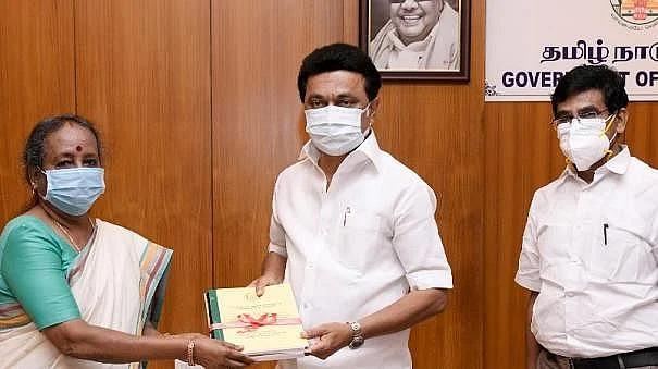 முதல்வரிடம் ஒப்படைக்கப்பட்ட முற்பாதி அறிக்கை