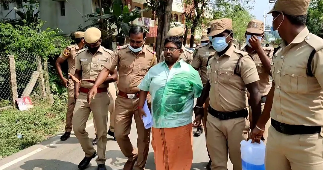 மனைவி மாயம் பா.ஜ.க நி்ர்வாகி தீக்குளிக்க முயற்சி