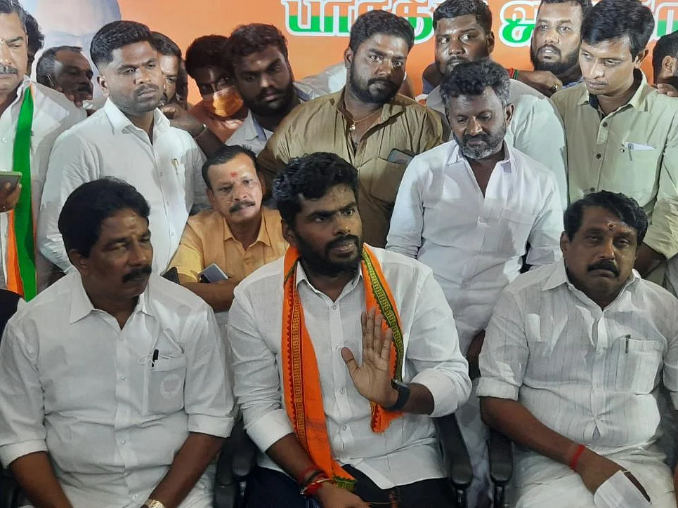ஸ்கெட்ச் அண்ணாமலைக்கா, அதிமுக-வுக்கா? - நயினார் நாகேந்திரன் விமர்சனத்தின் பின்னணி என்ன?!