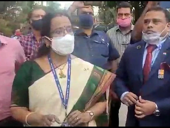 "தமிழ்த்தாய் வாழ்த்துக்கு எழுந்து நிற்க மறுப்பது..." - கமலின் மக்கள் நீதி மய்யம் கோரிக்கை!