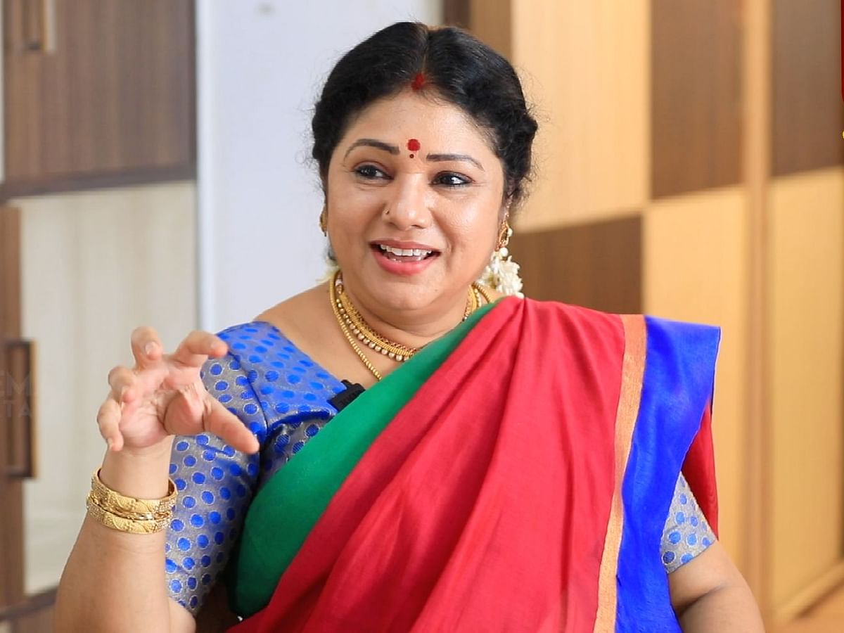 "வடிவேலு சாரோட பெரிய பேண்டேஜ் பார்த்ததும் சிரிப்பு!"- மாலா காமெடி சீக்ரெட் சொல்லும் நடிகை தாரணி!