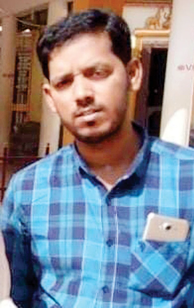 தாலி எடுத்து கொடுக்குற கையால கொள்ளிக்குடம் தூக்க வெச்சுட்டாங்க!