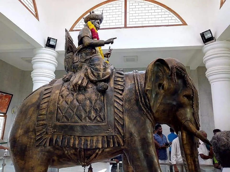 கரிகால் சோழனுக்கு ஆண்டுதோறும் அரசு விழா... டெல்டா மக்கள் கோரிக்கை!