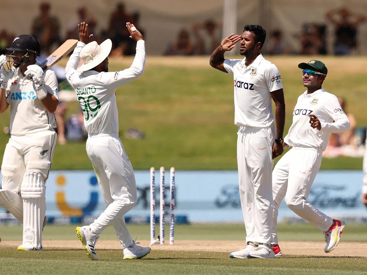 NZ vs BAN: வரலாறு படைத்த வங்கதேசம்… சாம்பியன் நியூசிலாந்தை அதன் சொந்த மண்ணில் வீழ்த்தி சாதனை!
