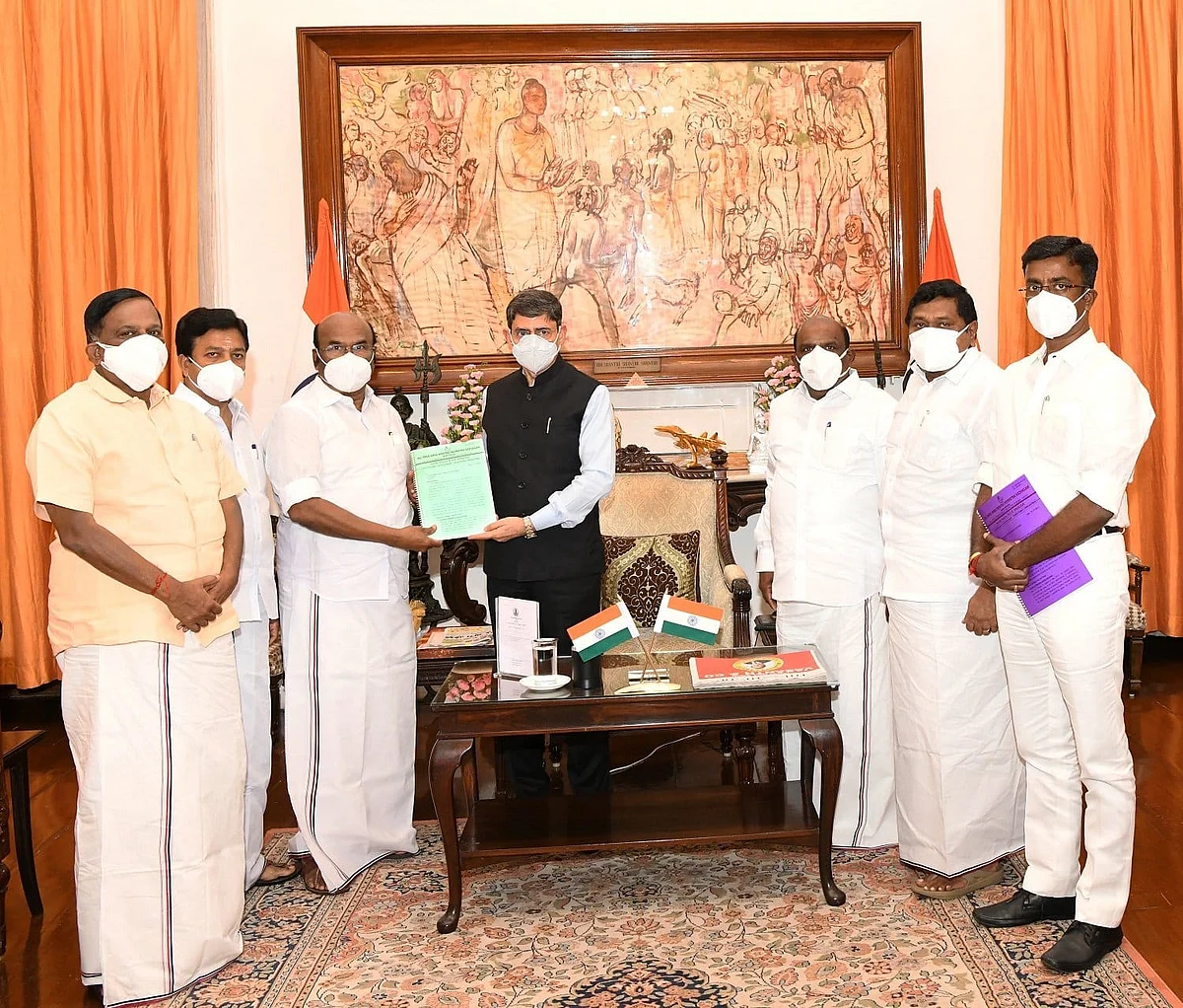 ஆளுநரிம் மனு அளித்த அதிமுக சட்ட் ஆலோசனைக்குழு