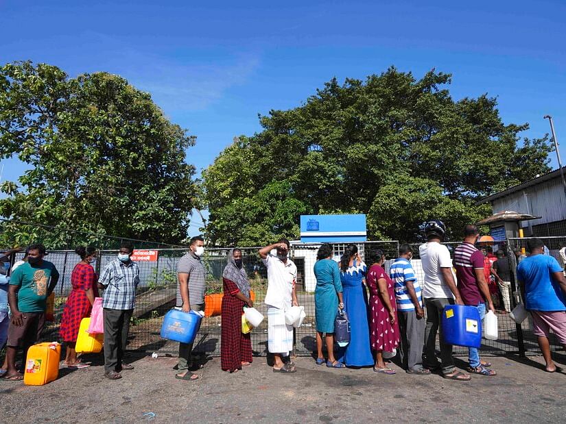 Sri Lankans wait in queue 