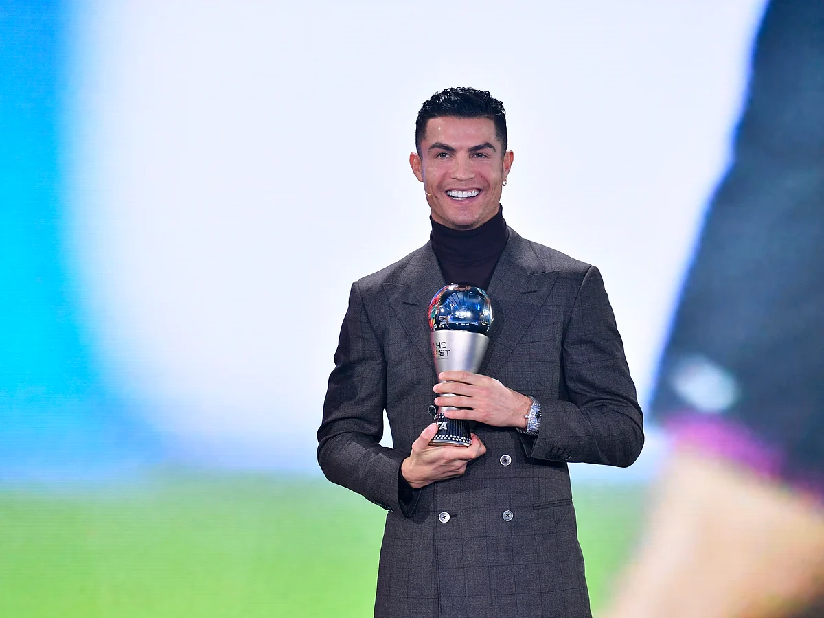 FIFA Awards 2021: லெவண்டோஸ்கி சிறந்த வீரர்; ரொனால்டோவுக்கு ஸ்பெஷல் விருது!