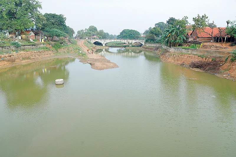 தஞ்சையில் உள்ள அகழி