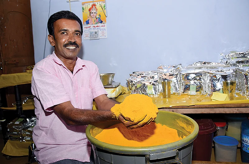 மதிப்புக்கூட்டப்பட்ட மஞ்சளுடன் திருமூர்த்தி