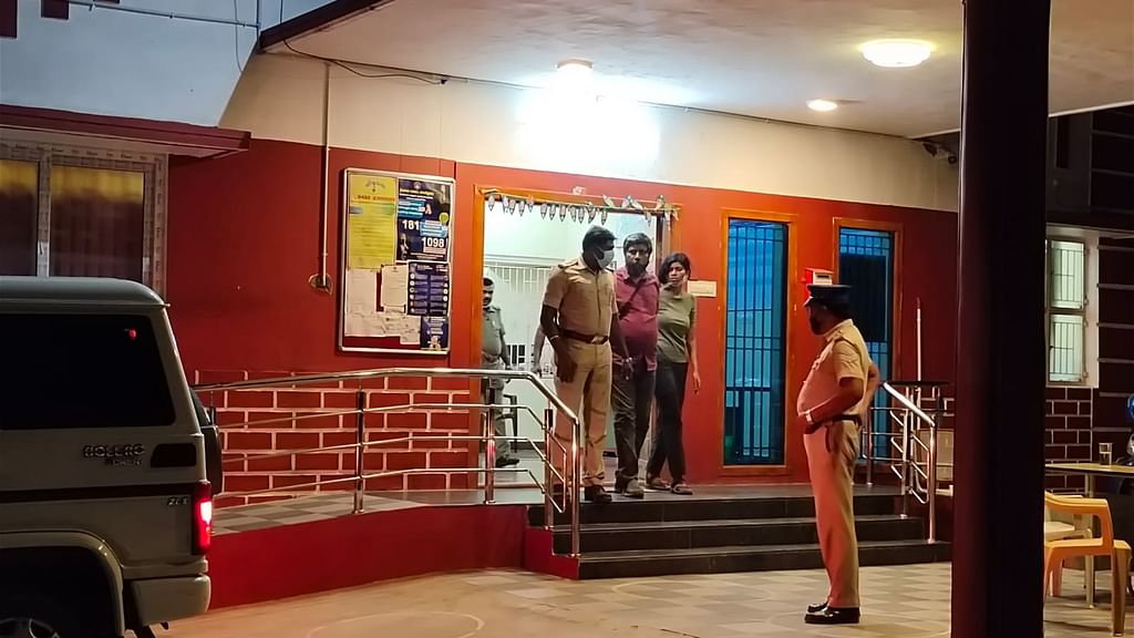தந்தையுடன் சாந்தலா ரமேஷ்