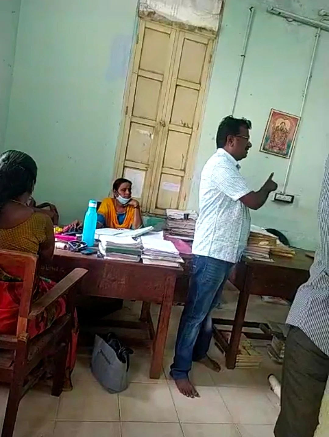 சஸ்பெண்ட் அதிகாரி