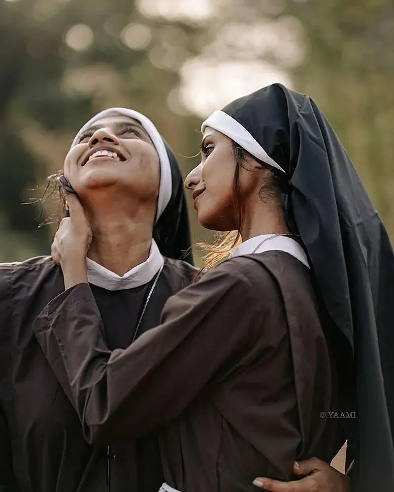 விவாதத்துக்குள்ளான கன்னியாஸ்திரி போட்டோஷூட்