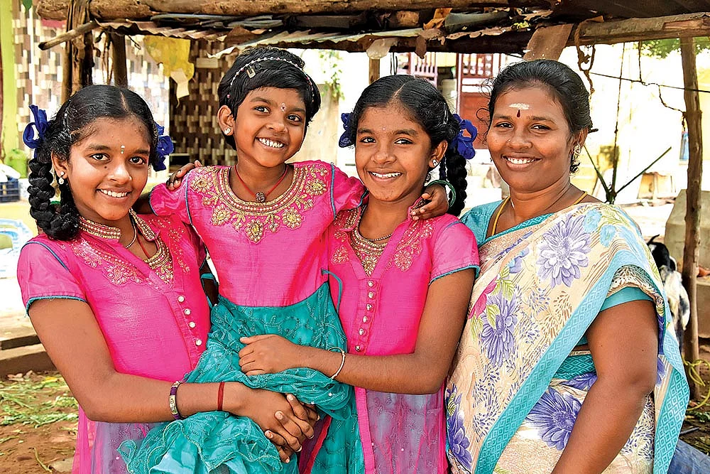 திருக்குறள் முதல் தொல்காப்பியம் வரை அசத்தும் மழலைகள்...