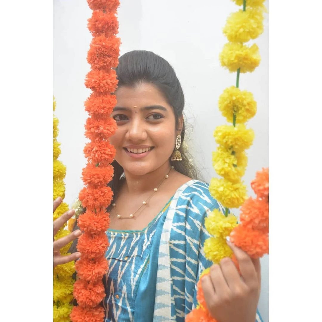 அபி நவ்யா