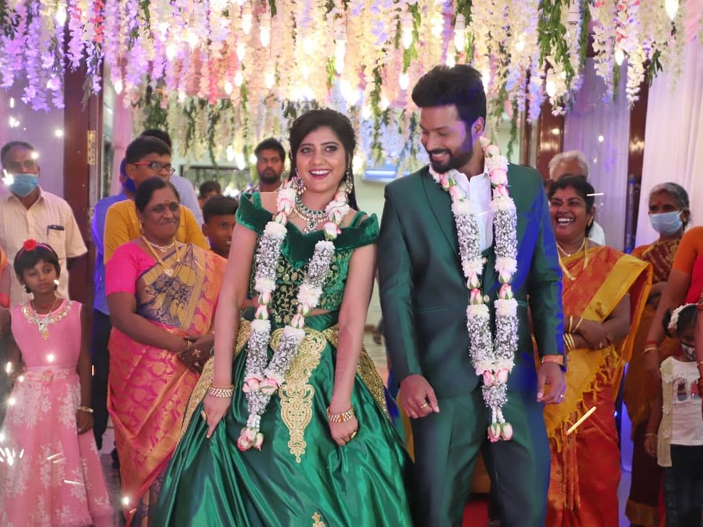 அபி நவ்யா - தீபக்