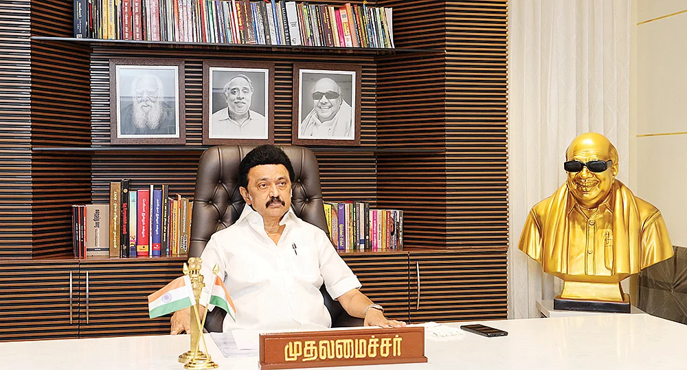 மிஸ்டர் கழுகு: கட்சியினருக்கு செக் வைத்த ஸ்டாலின்!