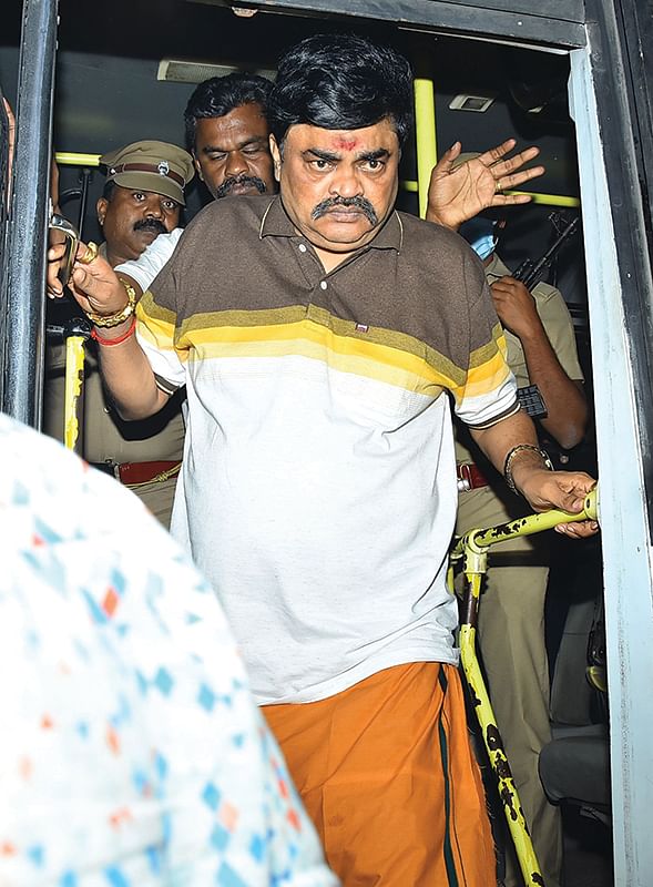 ஆடி அடங்கும் (அரசியல்) வாழ்க்கையடா!