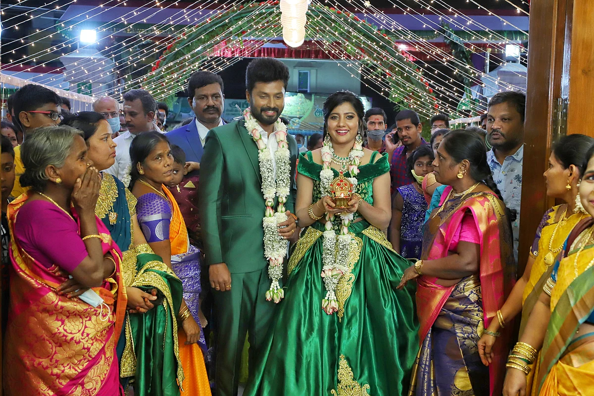 அபி நவ்யா - தீபக் திருமணம்