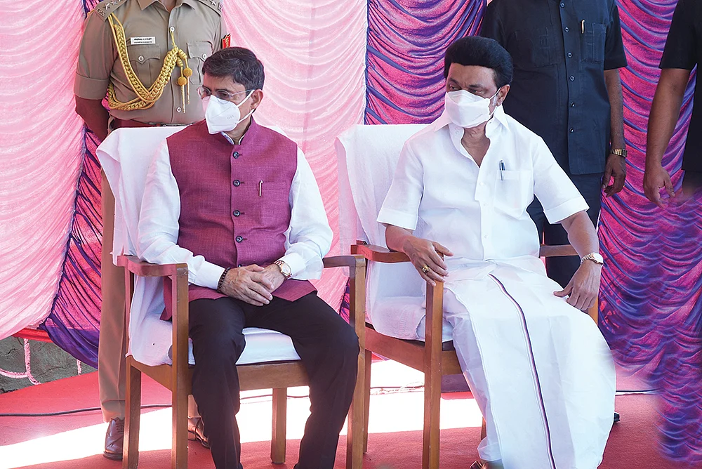 பவன் பாலிடிக்ஸ்... சூடாகும் தி.மு.க!