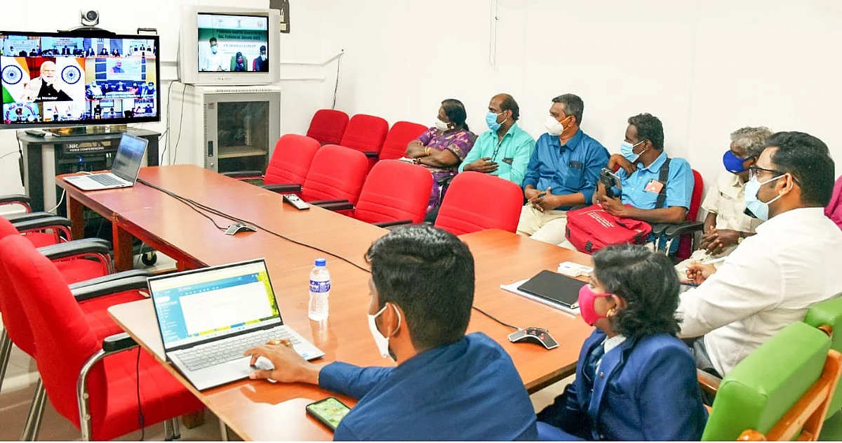 பிரதமருடன் காணொலிக் காட்சியில்