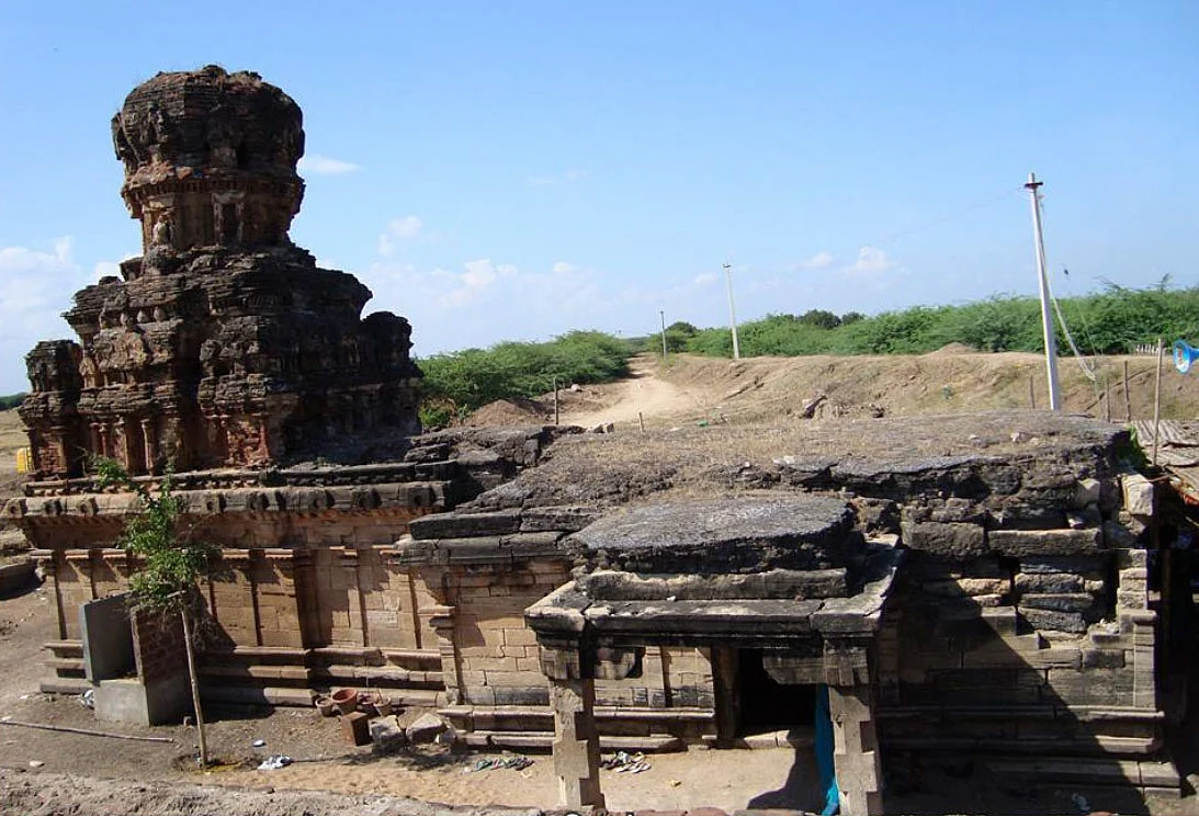 சோழர் காலத்தில் கட்டப்பட்ட பழைய கோவில்