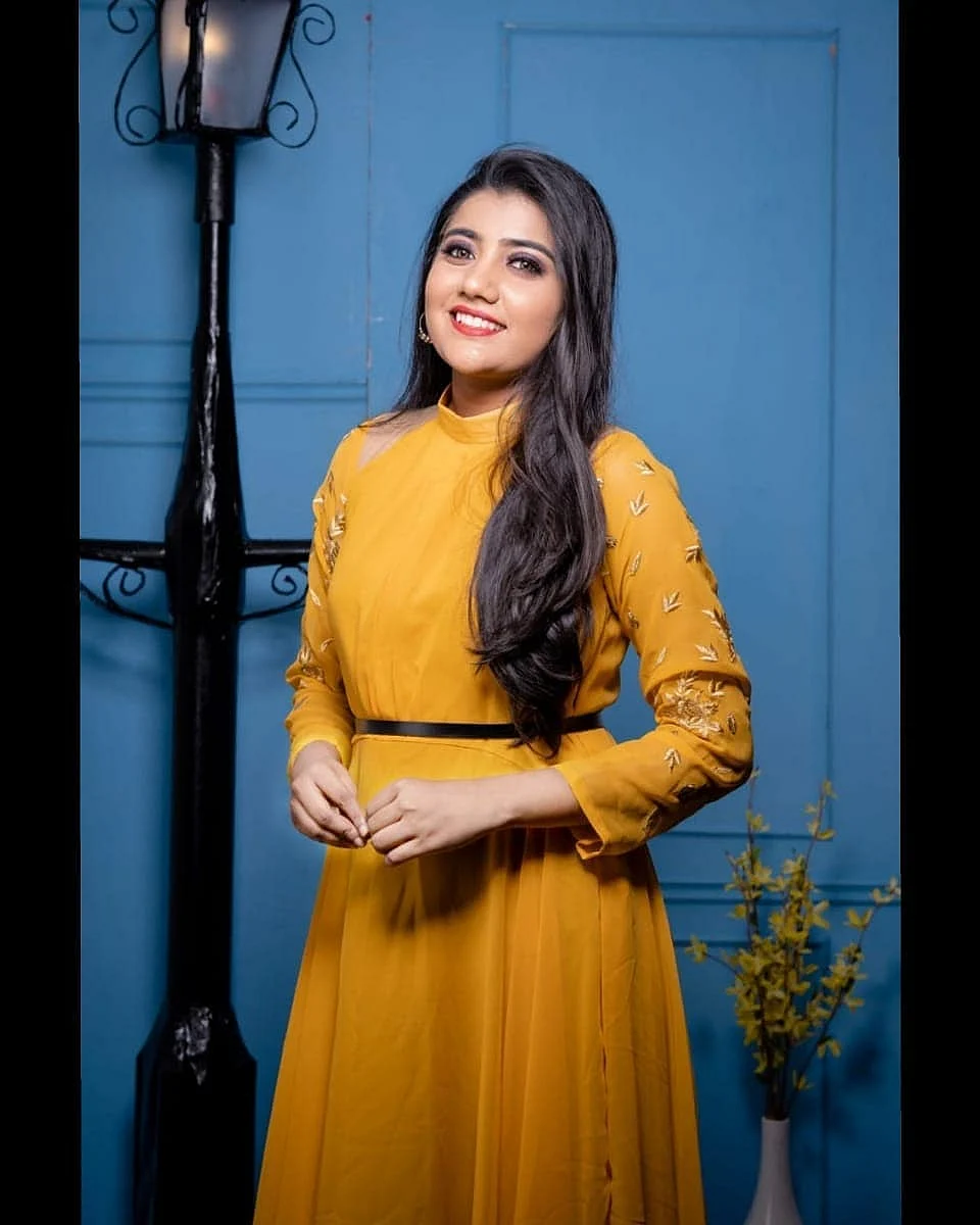 அபி நவ்யா