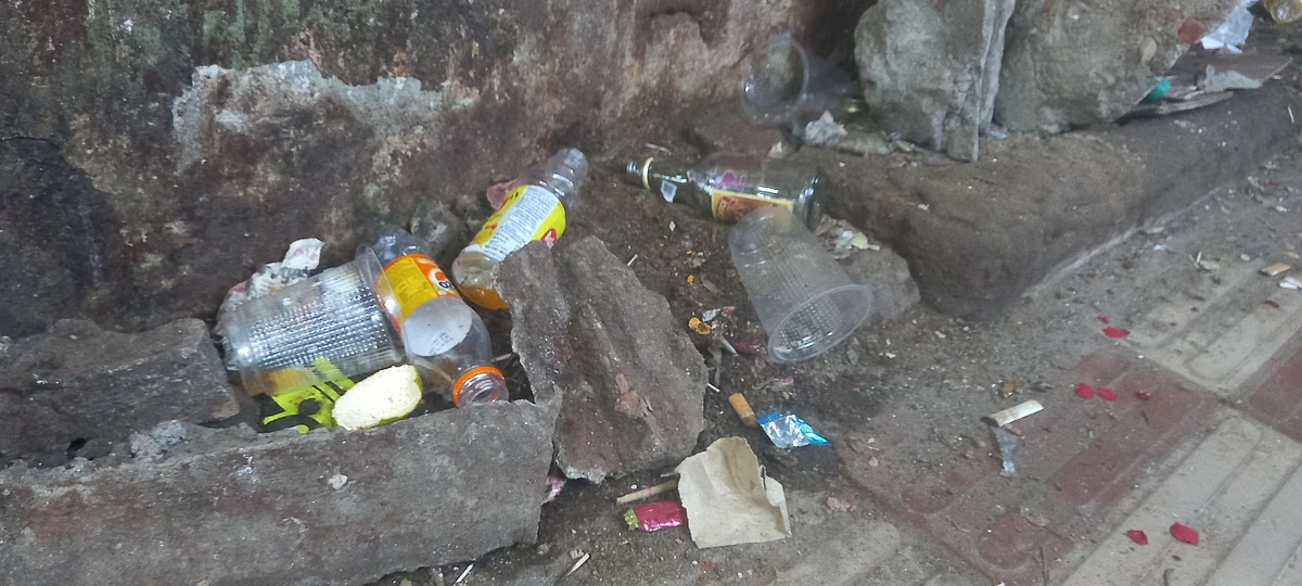 திருவாரூர்: சமூக விரோதிகளின் கூடாரமான `கலைஞர்' பேருந்து நிலையம்... சீரமைக்கப்படுமா?!