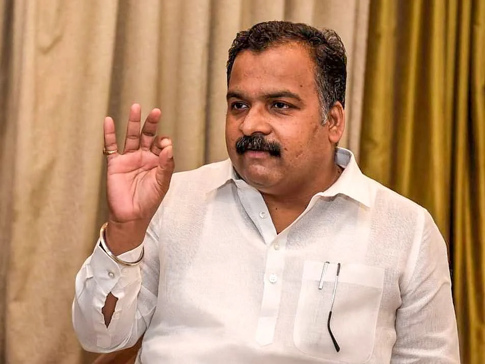 ``பா.ஜ.க ஏன் நேரு குடும்பத்தினரைக் காங்கிரஸ் தலைமையிலிருந்து வெளியேற்ற விரும்புகிறது?" - மாணிக்கம்