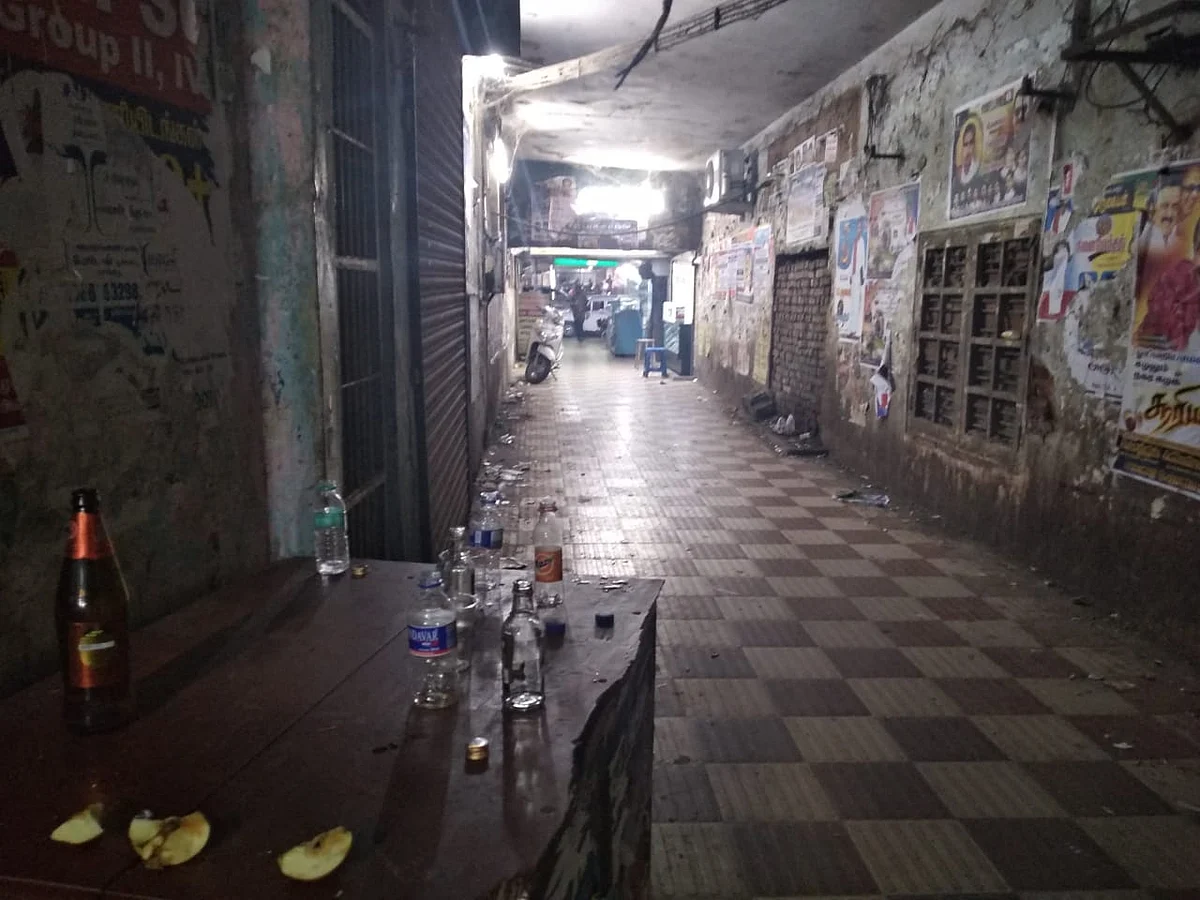 திருவாரூர்: சமூக விரோதிகளின் கூடாரமான `கலைஞர்' பேருந்து நிலையம்... சீரமைக்கப்படுமா?!