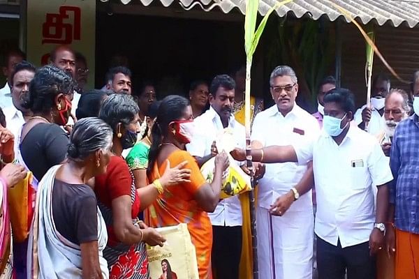 பொங்கல் பரிசு விநியோகம்
