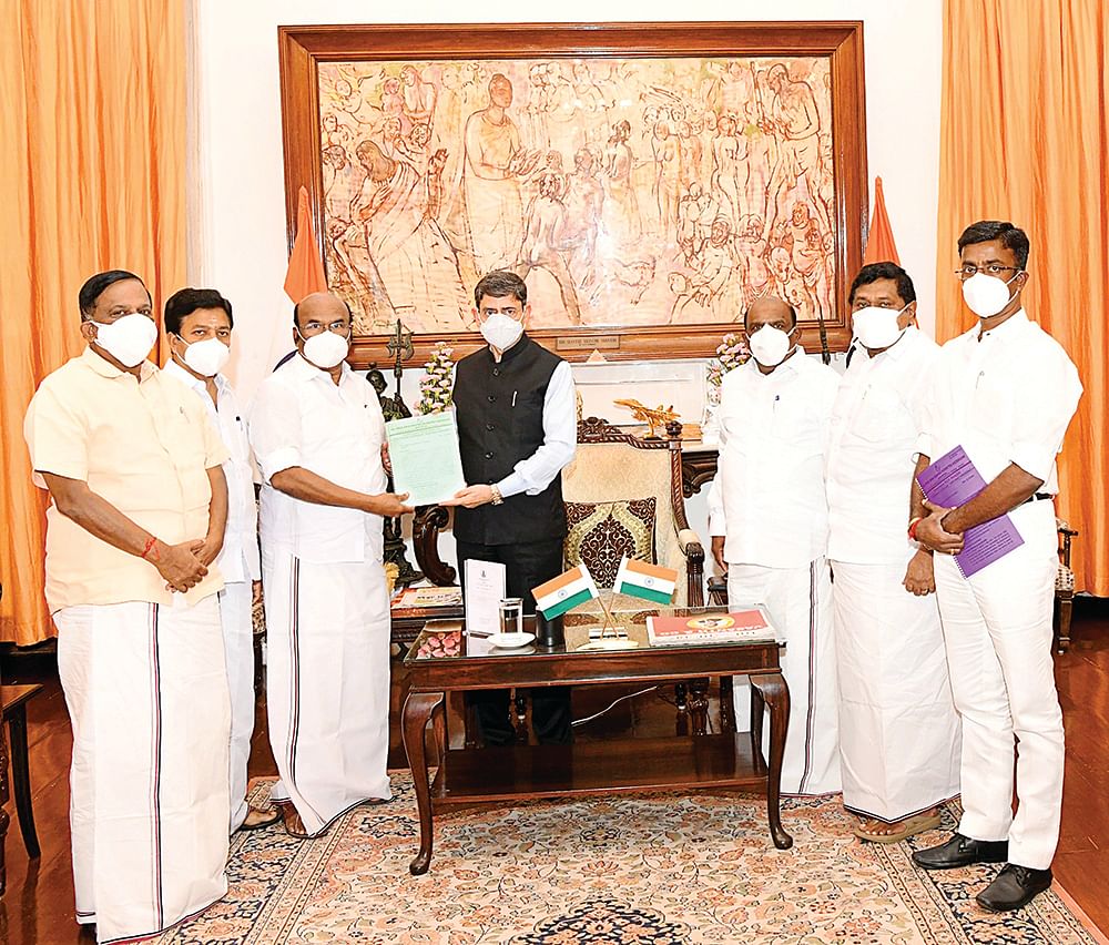 மிஸ்டர் கழுகு: கரும்புக்கு கமிஷன்! - கல்லாகட்டும் ஆளும் கட்சியினர்