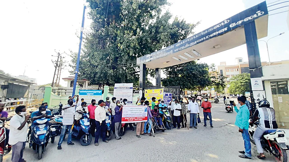 “திருட்டை ஒப்புக்க சொல்லி பைப்பாலேயே அடிச்சாங்க!” - மாற்றுத்திறனாளியை கொலை செய்ததா போலீஸ்?