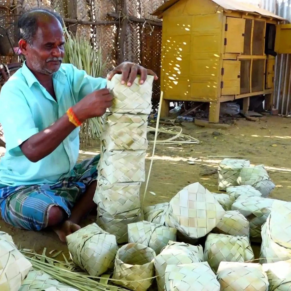 பனையோலைப் பெட்டிகள்