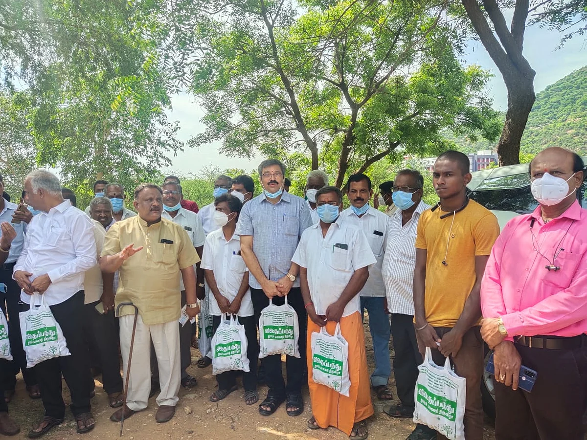 விதைப்பந்து தூவும் நிகழ்ச்சி