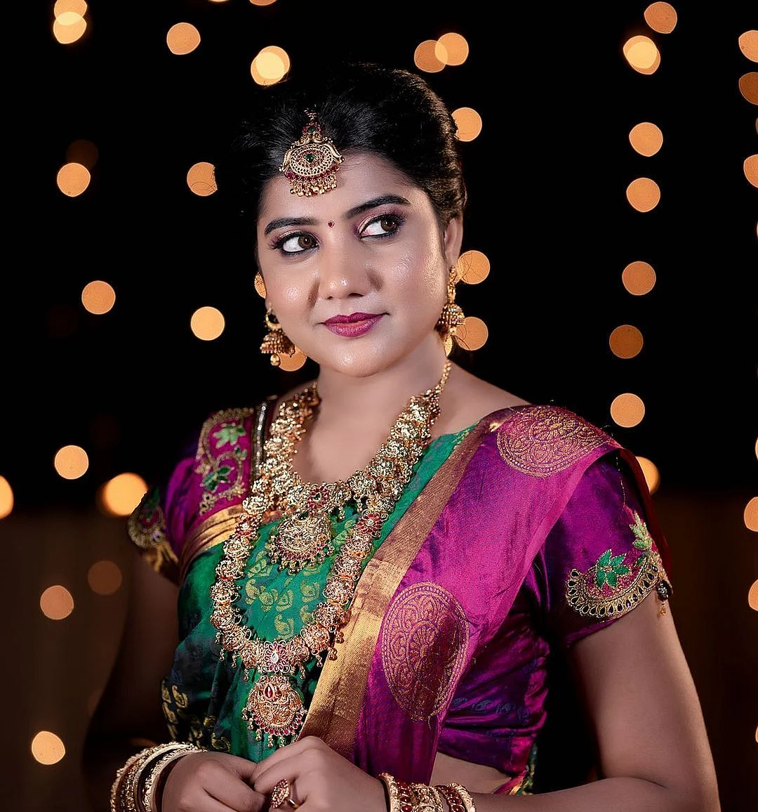அபி நவ்யா