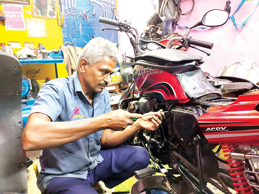 ”என் கஸ்டமர்கள் வண்டியை மாத்துவாங்க... மெக்கானிக்கை மாத்தமாட்டாங்க !”