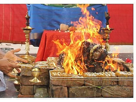 ஸ்ரீதன்வந்திரி ஹோமம்: பூரண ஆரோக்கியம் நல்கும் புண்ணிய ஹோமம் - நீங்களும் சங்கல்பிக்கலாம்!