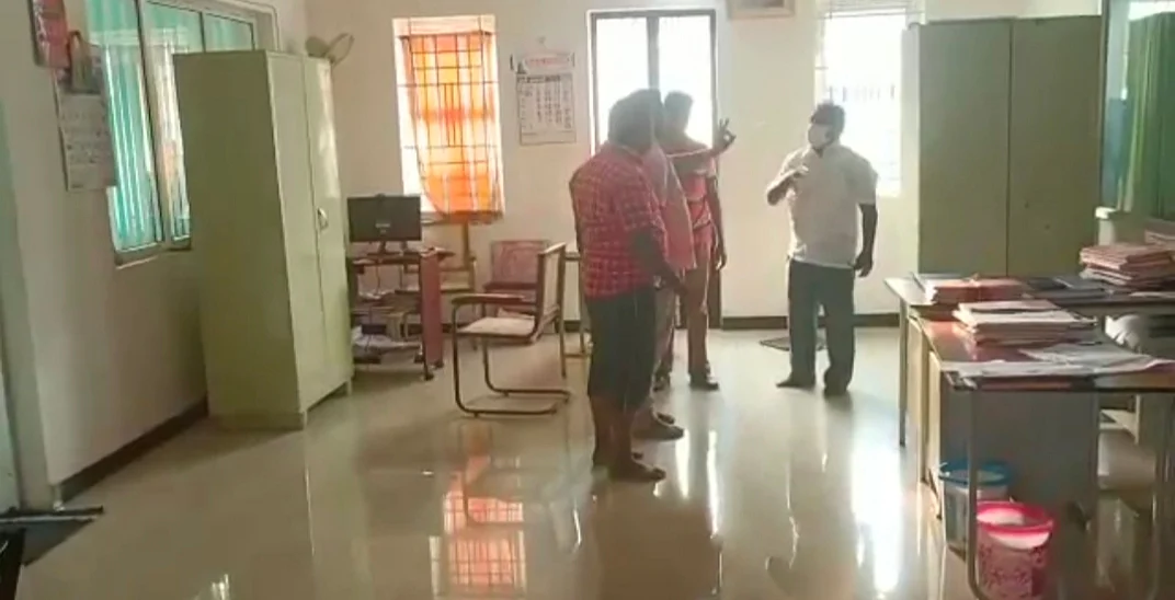 பா.ஜ.கவினர் வாக்குவாதம்