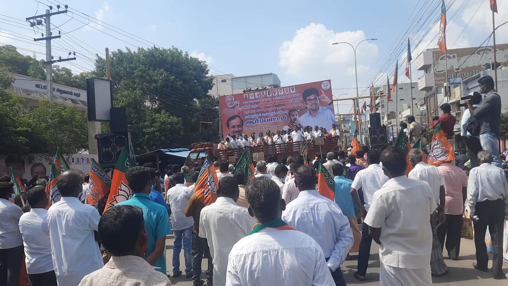 ஆர்ப்பாட்டத்தில் கலந்துகொண்டவர்கள்