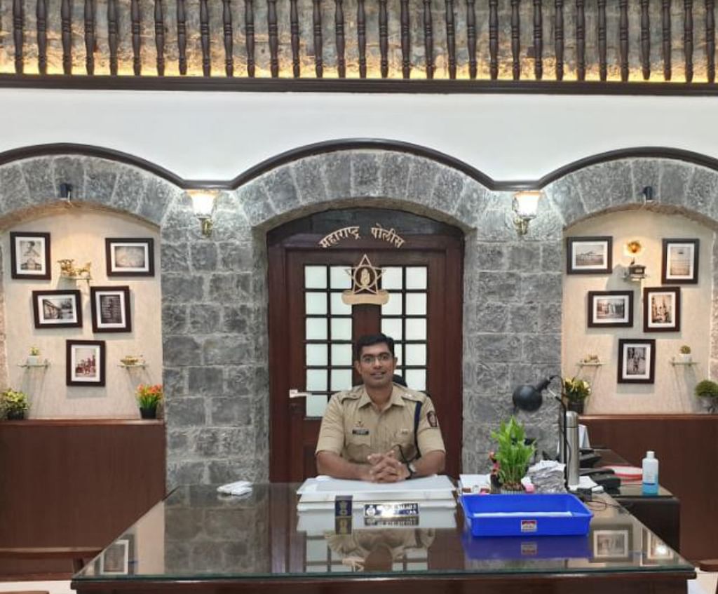 பணிபுரியும் அலுவலகத்தில் ஹரிபாலாஜி