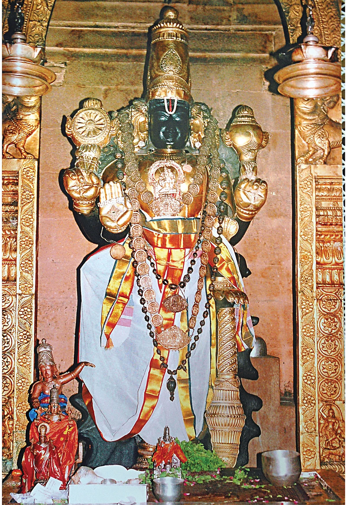 வரதரை வழிபடும் ஆதிசேஷன்!