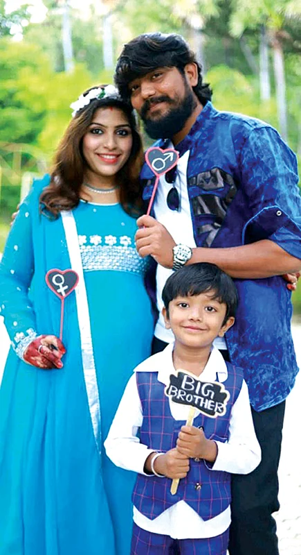பிளாக் அண்ட் வொயிட் காலம் முதல் ஆண்ட்ராய்டு வரை... - லவ் டிராவல்!