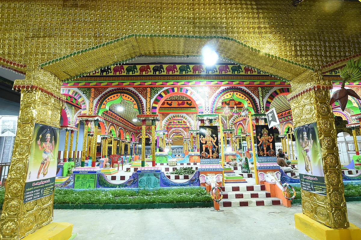 வன்ண மயமான யாகசாலை
