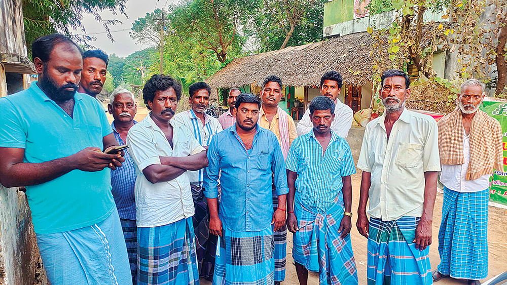 அடிச்சு புடுங்கறதுக்கு பேருதான் அரசாங்கமா? - கொதிக்கும் விவசாயிகள்... தகிக்கும் நெய்வேலி!