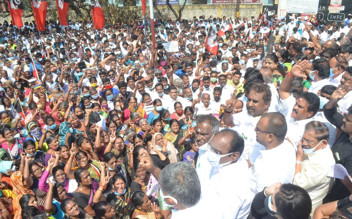 வேலுமணி