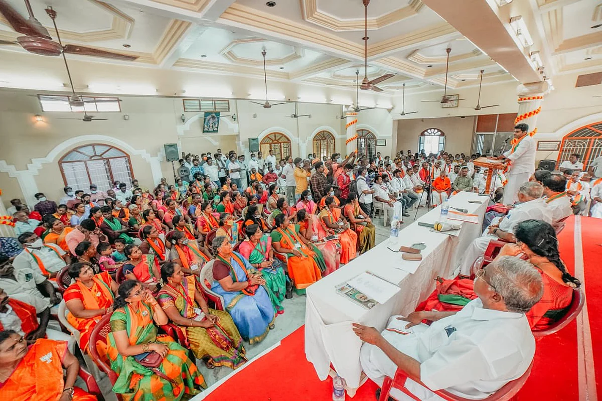 பாஜக வேட்பாளர்களுடன் அண்ணாமலை