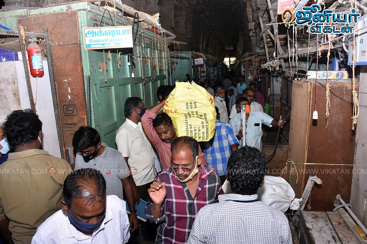 காலி செய்யப்படும் கடைகள்