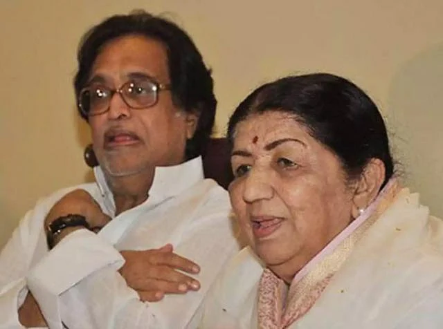 சகோதரருடன் லதா மங்கேஷ்கர்
